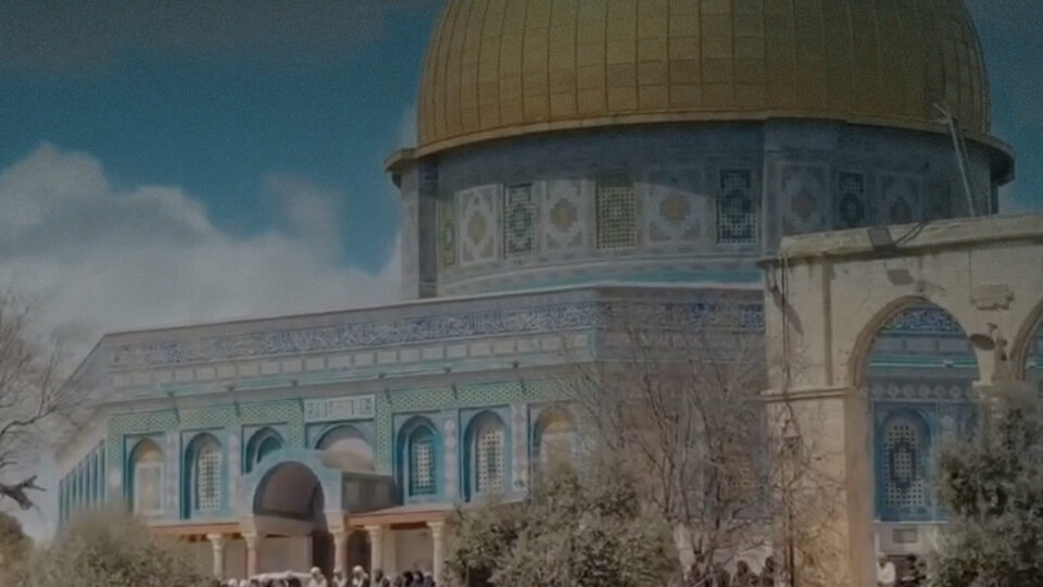 رغم قيود الاحتلال.. آلاف المصلين يؤدون صلاة الجمعة في المسجد الأقصى