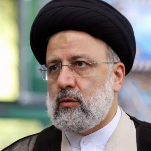 إيران تعلن وفاة رئيسها ومرافقيه في حادث تحطم طائرتهم