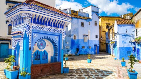 ارتفاع السياح الأجانب والحجوز المتأخرة.. خبير يفسر غلاء السياحة الداخلية بالمغرب