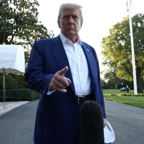 ترامب: لدينا الآن قوة عسكرية هائلة تتجه نحو إيران