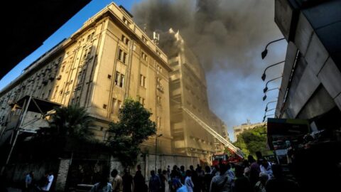 مقتل 4 وإصابة 27 في حريق في سنترال رمسيس بوسط القاهرة