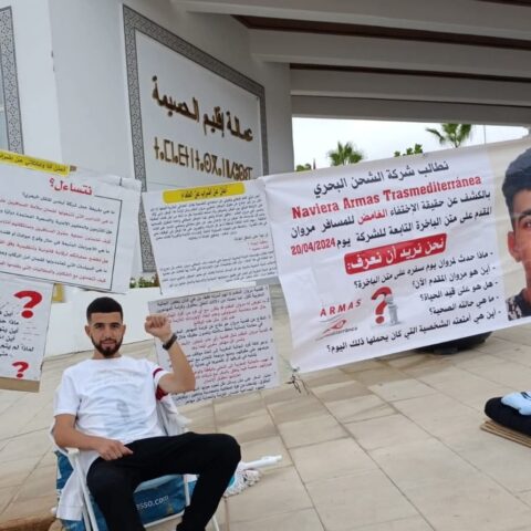 شقيق المختفي مروان المقدم يخوض إضرابا عن الطعام أمام عمالة الحسيمة