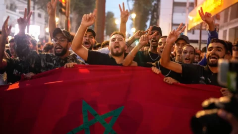 من أمام البرلمان.. شباب “جيل Z” يهتفون برحيل أخنوش