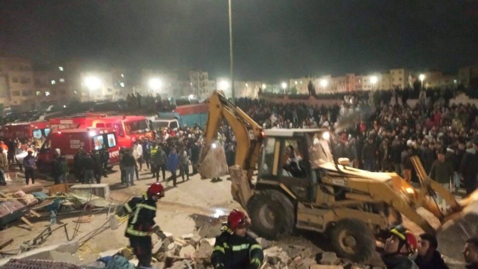 مصدر: البنايتان المنهارتان بفاس شُيّدتا سنة 2007 ضمن برنامج محاربة دور الصفيح