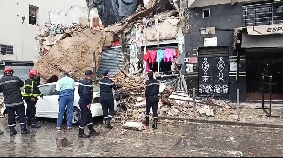 انهيار جزئي لبناية ٱيلة للسقوط بالفداء درب سلطان يستنفر السلطات