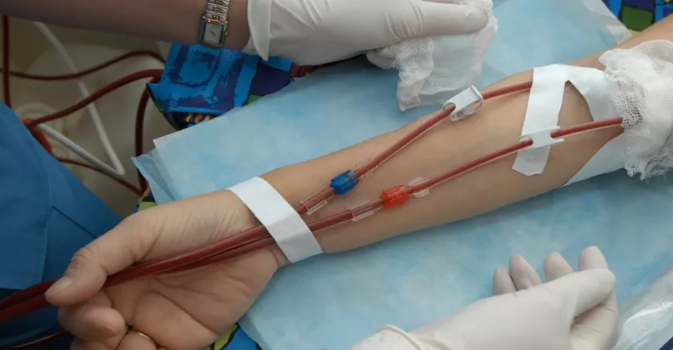 نقابيون: نفايات طبية وتسرب مياه الأمطار تهدد حياة مرضى القصور الكلوي بتمارة