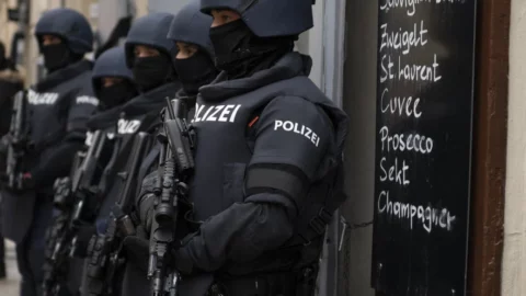 المغرب يساعد النمسا في توقيف مشتبه فيه متورط في التخطيط لاعتداءات إرهابية