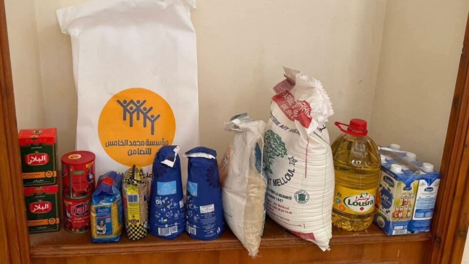 طالب بحقه في الشغل.. شرطة قصبة تادلة تستدعي شاباً بعد إرجاعه “قفة رمضان”