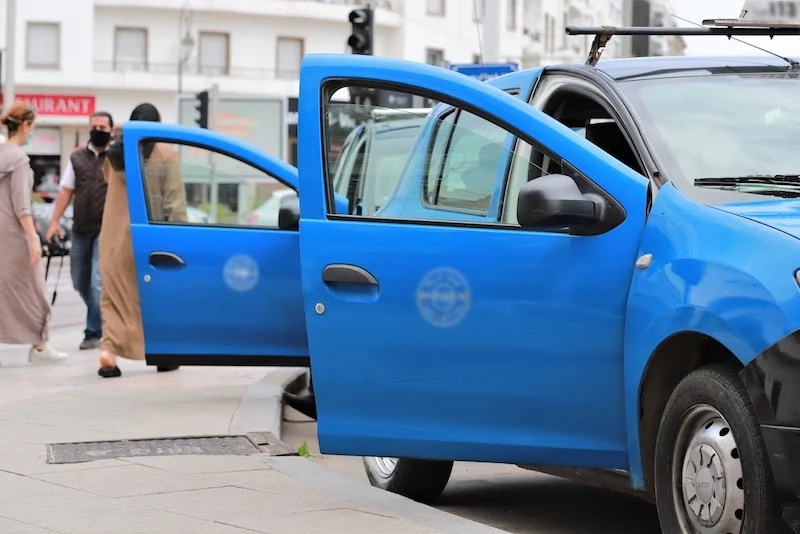 سائقو سيارات الأجرة: غلاء المحروقات يضاعف معاناتنا مع تكاليف المعيشة المرتفعة