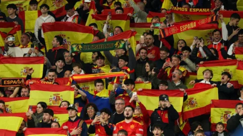 “فيفا” تفتح تحقيقا ضد الاتحاد الإسباني بعد الهتافات العنصرية التي هزت ملعب لاكورونيا