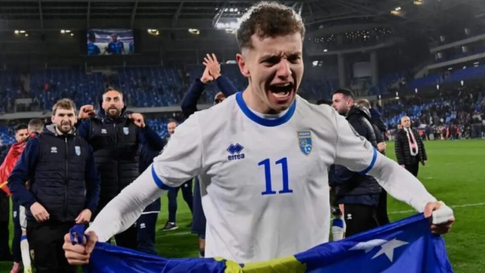 الشاب فيسنيك أسلاني على ردار برشلونة لخلافة المخضرم ليفاندوفسكي