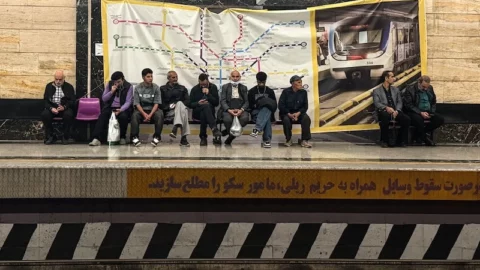 إيران تستأنف حركة القطارات بعد الحرب