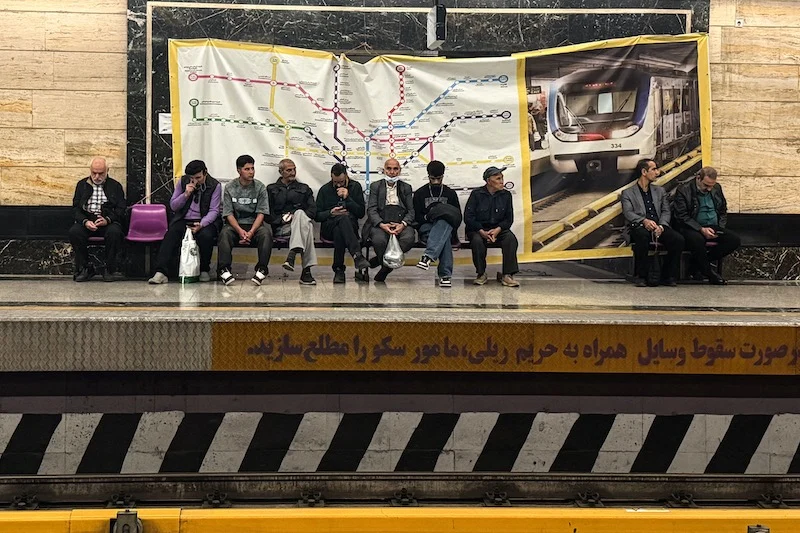 إيران تستأنف حركة القطارات بعد الحرب