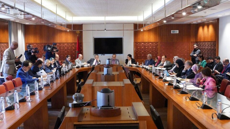 حصانة الدفاع.. نواب يواجهون وهبي: “الإخلال بالجلسة” يقيّد المحامي ويفتح باب التكييف الجنائي