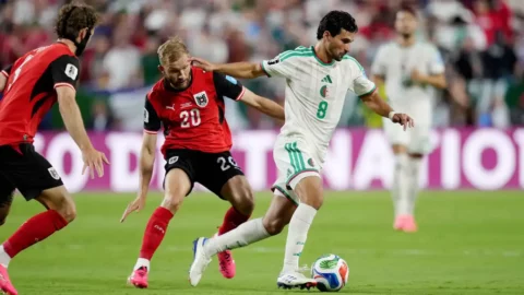 مونديال 2026.. الجزائر والنمسا يعبران إلى دور الـ32 بعد تعادل في الدقائق الأخيرة