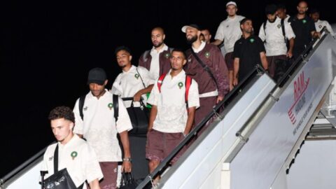 المنتخب المغربي لكرة القدم يصل إلى مطار الرباط  سلا – فيديو