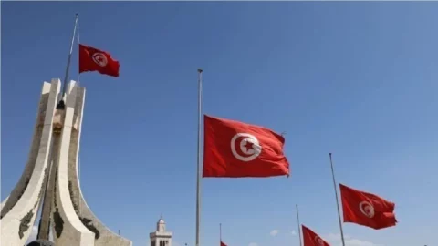 بعد بث مقابلة تلفزيونية.. تونس تستدعي سفيرة باريس