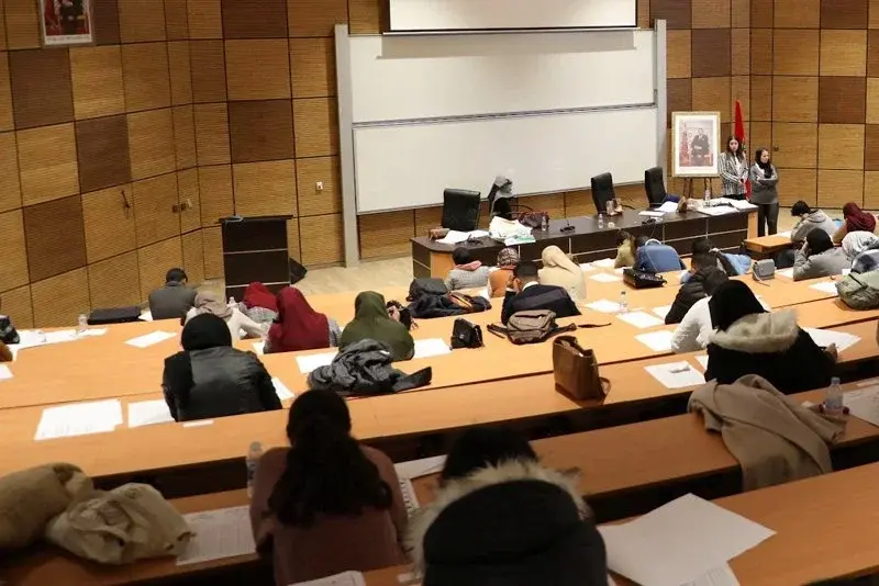 رسوم “التوقيت الميسر”.. دحمان: فرض الأداء على الموظفين غير قانوني