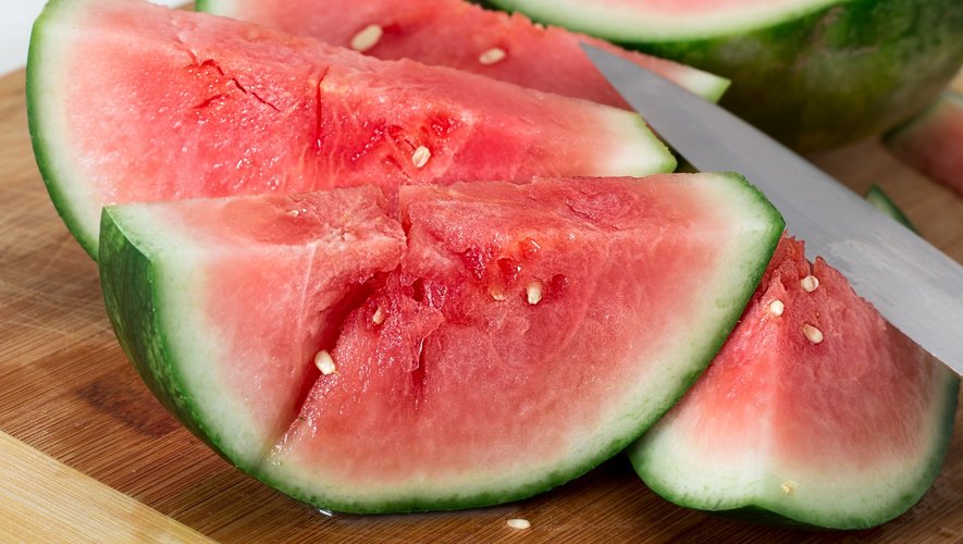 البطيخ الأحمر.. من فاكهة إلى كابوس موسمي
