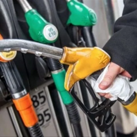 رغم اضطراب بعض الموانئ.. وزارة الطاقة: مخزون المحروقات كافٍ لسد حاجيات السوق