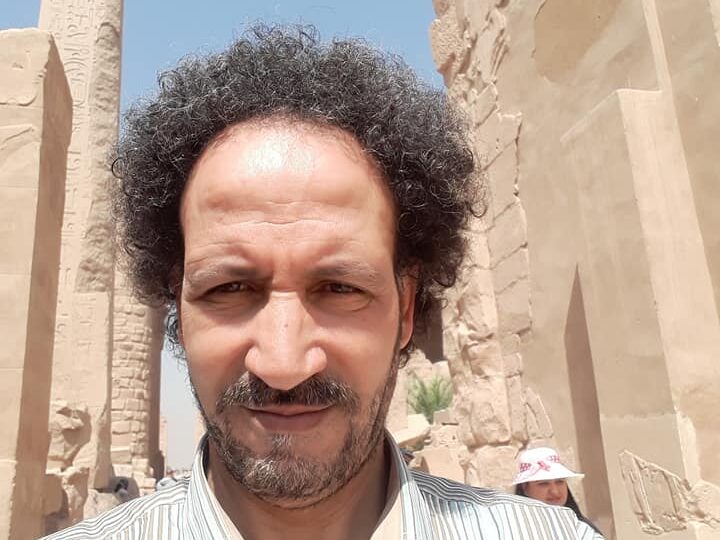 شاعر مغربي يفوز بجائزة عالمية
