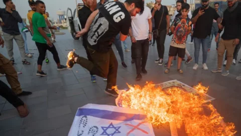 طوفان الأقصى..الأنظمة العربية بين نارين
