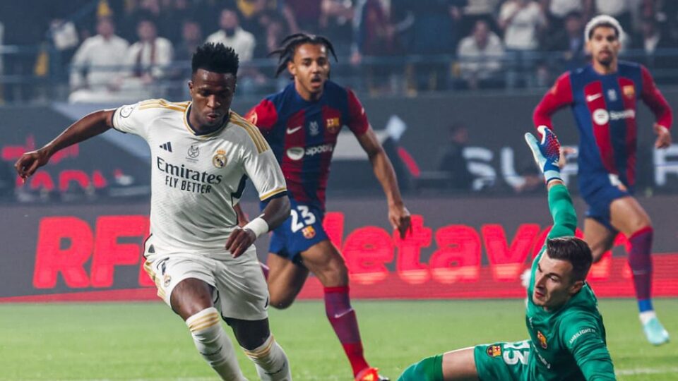 الريال يسحق برشلونة ويتوج بالسوبر الاسباني