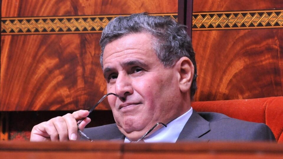 المعارضة تنتقد “غياب أخنوش وبعض وزراء حكومته” عن جلسات البرلمان