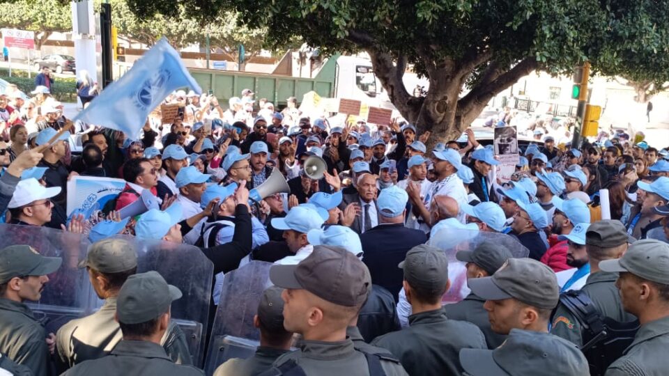 مهنيو الصحة يحتجون بسبب “عدم الوفاء بالوعود” والأمن يتدخل