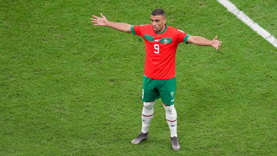 حمد الله يتحدث عن رحلته مع المنتخب الوطني ويلوم وليد الركراكي