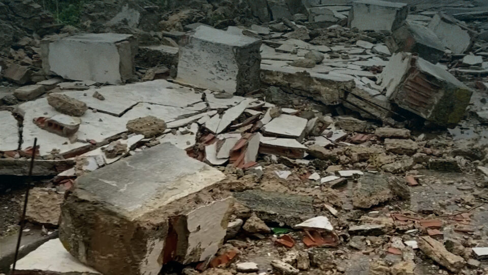 بلغت أزيد من 120 كم في الساعة .. رياح قوية تلحق أضراراً مادية جسيمة في مدينة تطوان