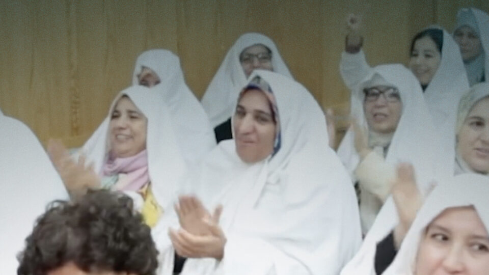 نساء فجيج يهتفن بشعارات غاضبة بمقر هيئة المحامين بالرباط