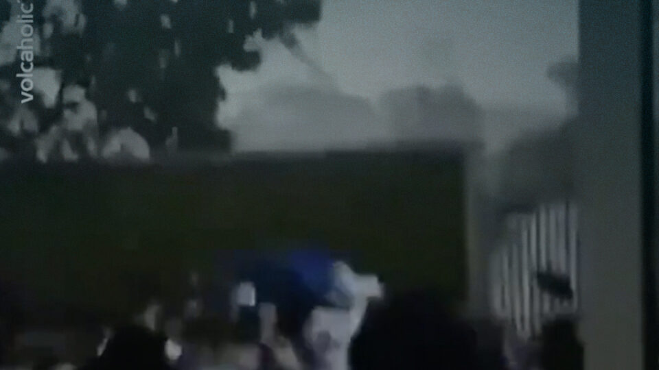 إعصار إندونيسيا يدمر المنازل والمباني ويخلف عشرات الإصابات