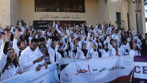 المجلس الاقتصادي والاجتماعي يوصي باعتماد المقاربة التشاركية لحل أزمة طلبة الطب