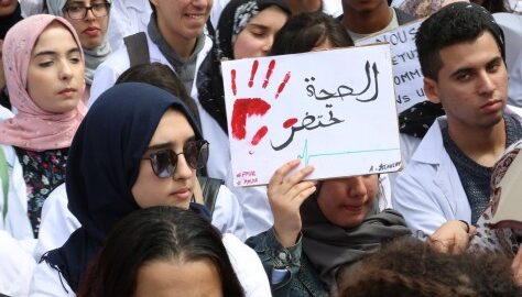 حقوقيون ينددون بتعامل الحكومة مع ملف طلبة الطب