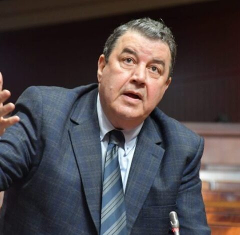 السنتيسي يستنكر غياب الوزاء أثناء مناقشة مقترحات القوانين على مستوى اللجان البرلمانية