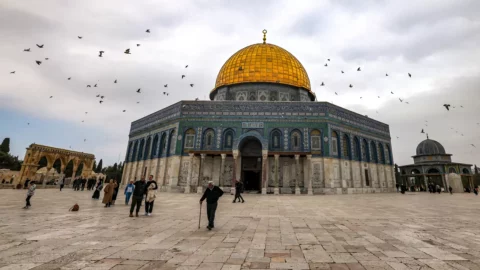 الوزير المتطرف بن غفير يزور باحة المسجد الأقصى