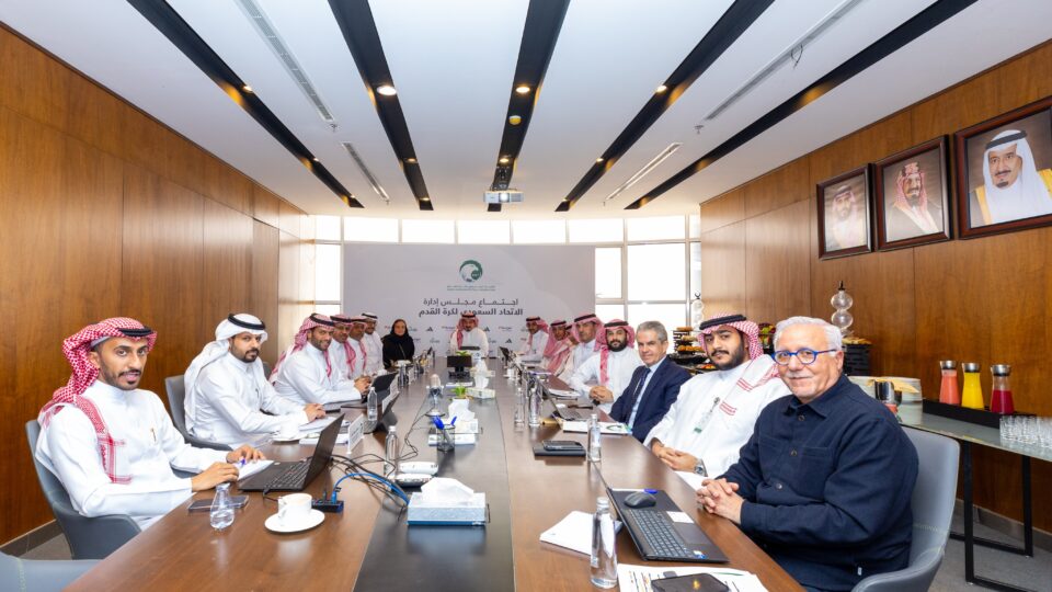 الاتحاد السعودي يقلص قائمة الأندية ويوقف الدوري الرديف