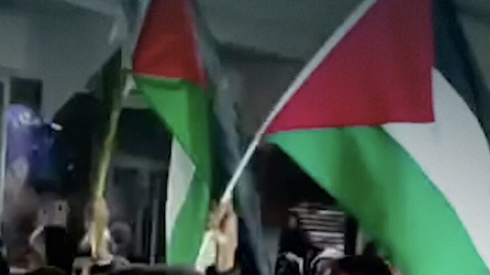 مسيرة ليلية ضخمة بمكناس تضامنا مع غزة