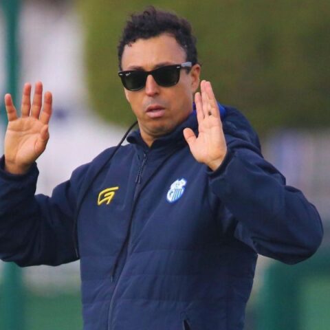 البطولة الوطنية.. حسنية أكادير يتعاقد مع المدرب هلال الطائر