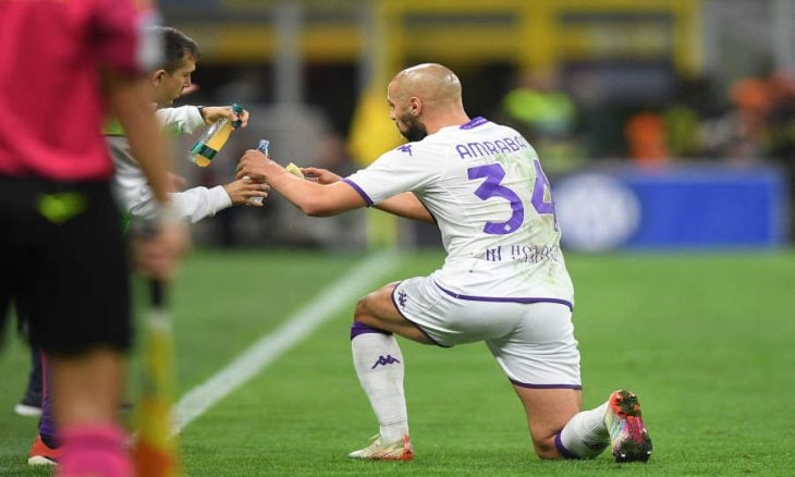 نادي فيورنتينا يتجه لتسريح أمرابط ويحدد سعر بيعه