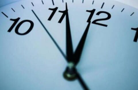 أخصائي: الساعة الإضافية تسبب اضطراب النوم وتؤثر في الإيقاع اليومي