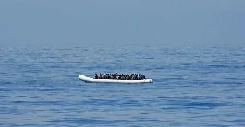 انتشال جثث 9 مهاجرين غير نظاميين وانقاذ 27 آخرين قبالة السواحل التونسية