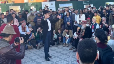 من المغرب وبريطانيا.. حكواتيون يروون التاريخ المشترك للمملكتين