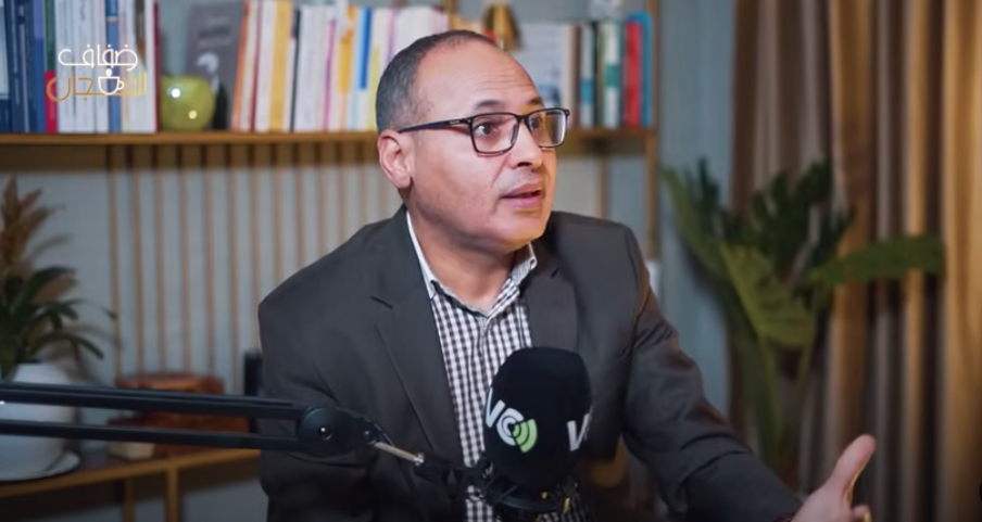 بوز في ضفاف الفنجان: زواج الملكية والديمقراطية هو الملكية البرلمانية ولا يمكن إنتاج بنعلية جديدة