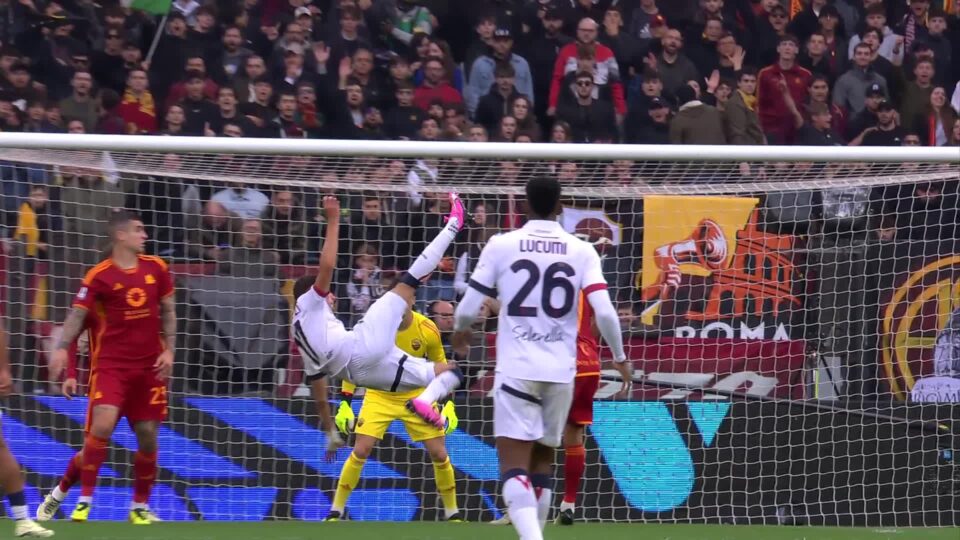 العزوزي يتألق في “الكالتشيو” ويقرب بولونيا من دوري الأبطال