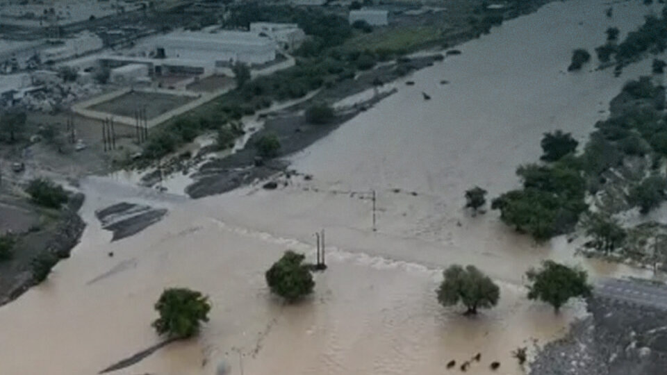 الفيضانات في عُمان تودي بحياة 18 شخصا جلهم من التلاميذ وتحدث أضراراً بالغة