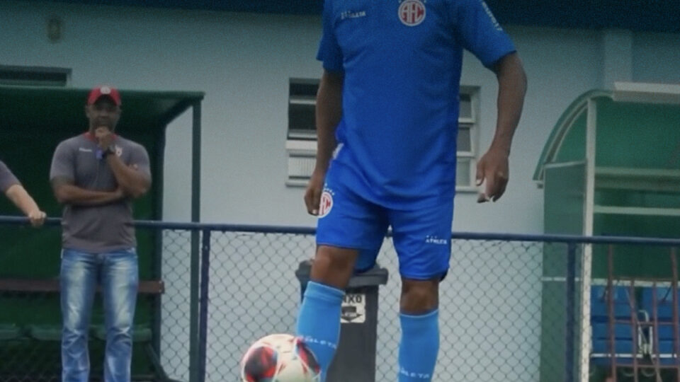 بعد عودته من الاعتزال..البرازيلي روماريو يشارك في اول مران مع فريقه .