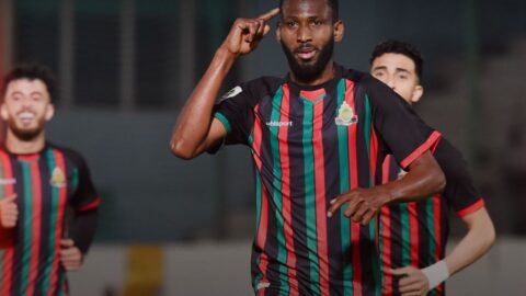 الجيش الملكي يواصل الصدارة ويطيح بالمغرب الفاسي