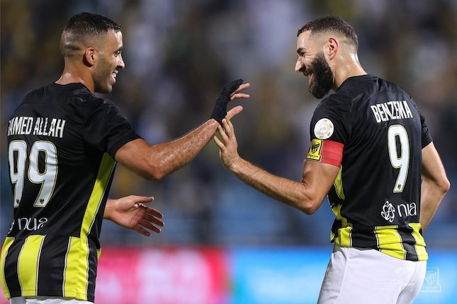 حارس الهلال السعودي سابقا ينتقد ثنائية حمد الله وكريم بنزيما